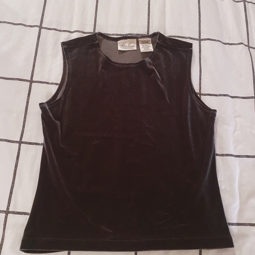 Velvety soft sleeveless vintage top!